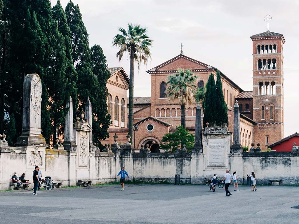 Tired of the usual tourist spots in Rome? Discover Aventino, the city's best-kept secret, and experience a quiet and serene oasis amidst the vibrant chaos of Italy's capital.